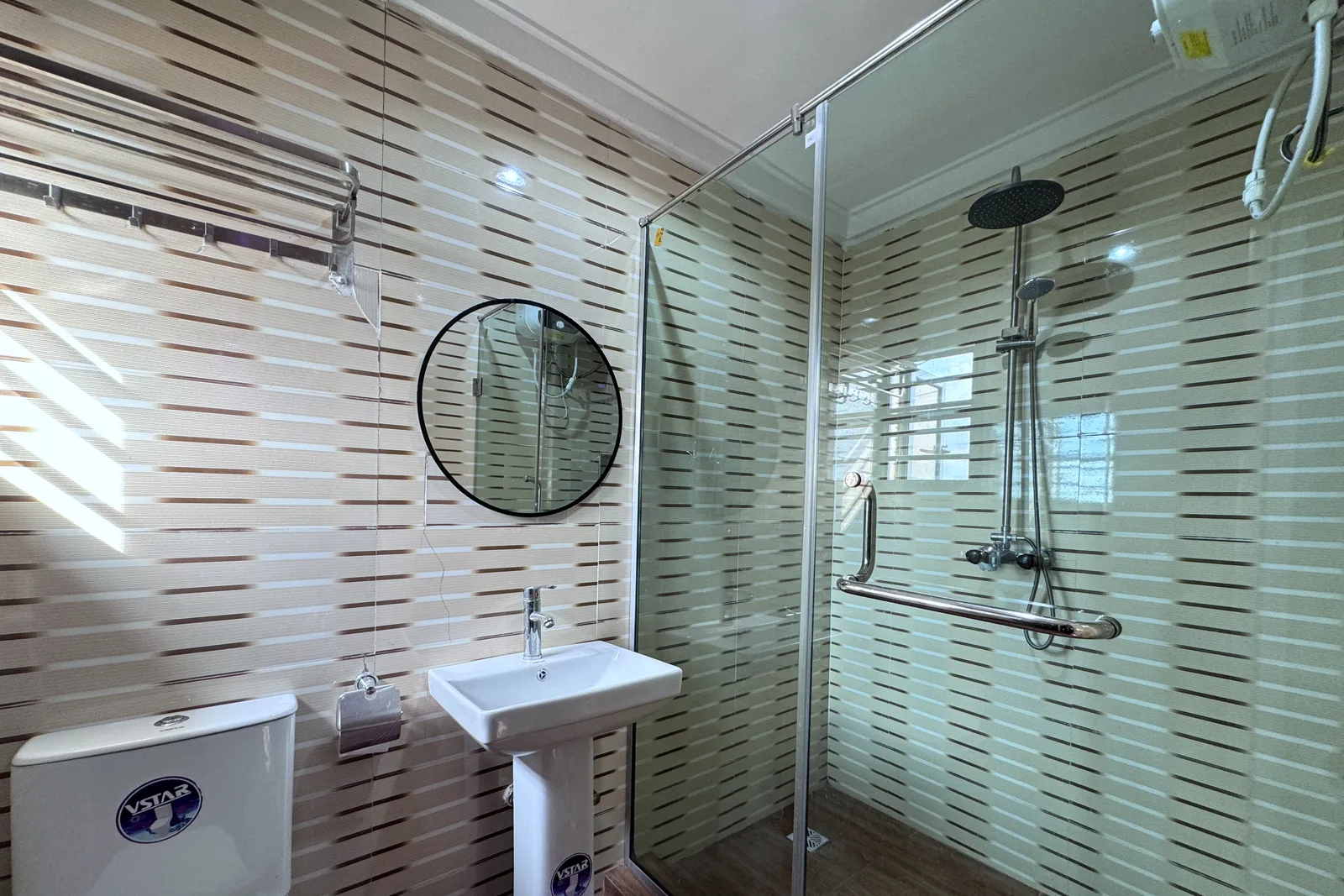 Private guest bathroom